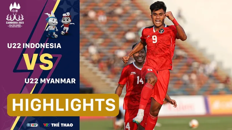 Cầu thủ U22 Indonesia nỗ lực chiến đấu với cầu thủ U22 Myanmar để giành quyền kiểm soát…
